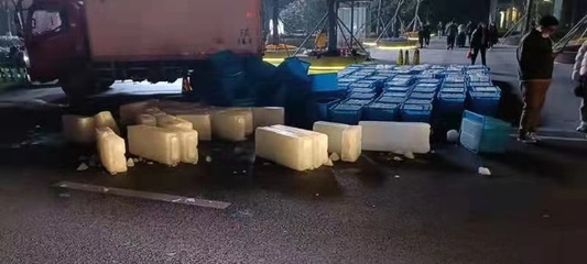 南京浦口區(qū)冰塊制造廠 晶瑩剔透的降溫利器與綠色污水處理實(shí)踐